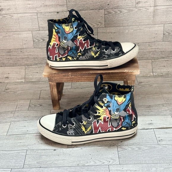 Converse | Chuck Taylor All Star DC Batman Style Hi Top Shoes | Size 2 (Youth) - Picture 2 of 7